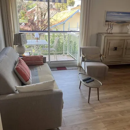 T2 Au Calme Avec Balcon Et Parking Prive Apartment