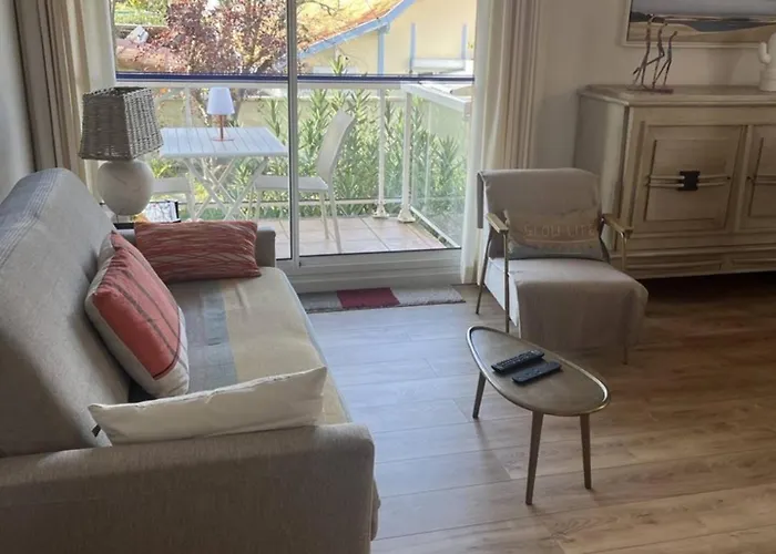 T2 Au Calme Avec Balcon Et Parking Prive Apartment