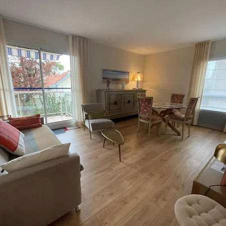 T2 Au Calme Avec Balcon Et Parking Prive Apartment